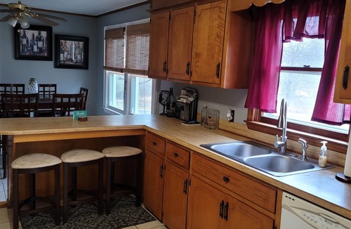 Toast House | The Vineyard House - Quiet and Quaint Full House