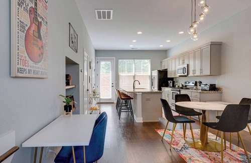 Inglewood Condo | This condominium is a 2 bedroom(s), 2.5 bathrooms, located in Nashville, TN.