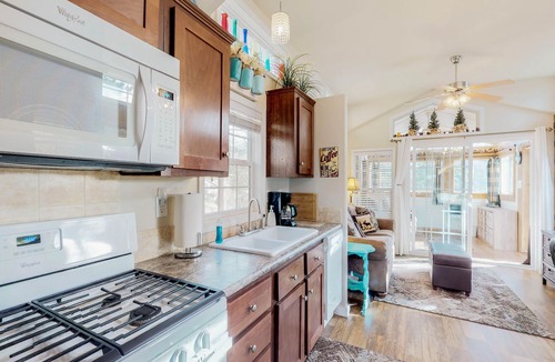 Woodland Park Cottage | Tiny home cottage w/mountain view, kitchen- dogs OK