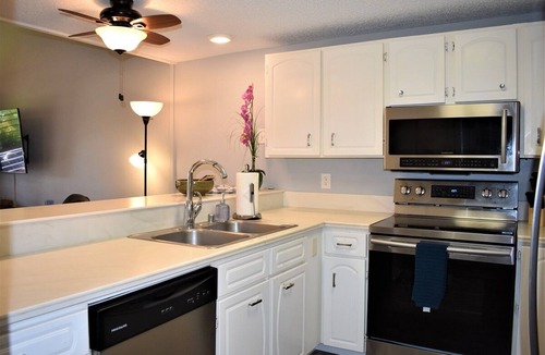 Waikoloa Village Condo | Top-Floor 2-Bed, 2-Bath Retreat with Stunning Ocean & Golf Course Views!