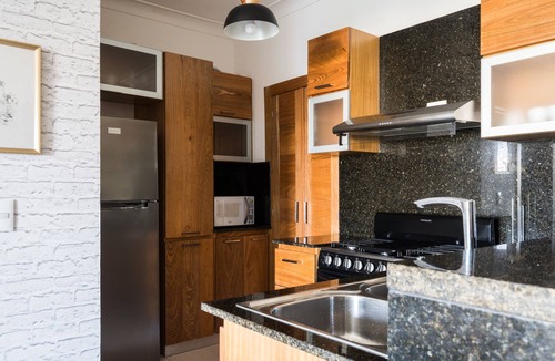 La Julia Apartment | Tranquil Heights: Your Cozy Urban Getaway with Pool, Gym, and Spa