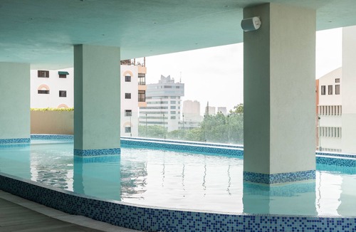 La Julia Apartment | Tranquil Heights: Your Cozy Urban Getaway with Pool, Gym, and Spa