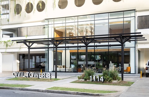 La Julia Apartment | Tranquil Heights: Your Cozy Urban Getaway with Pool, Gym, and Spa
