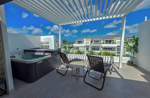 Dominicus Apartment | Trinidad 302 Luxury Beachfront Penthouse Rooftop Jacuzzi Aqua Esmeralda