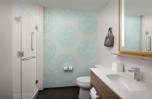 The Roads Hotel | Tru by Hilton Miami West Brickell