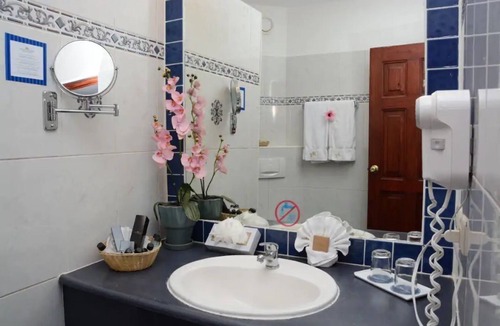 Los Maestros Hotel | TWO BEDROOM SUITE