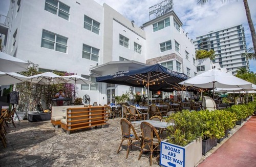 City Center House | Vacation Starts Here! 3 Comfortable Units, Onsite Pool, Near Fisher Island Beach