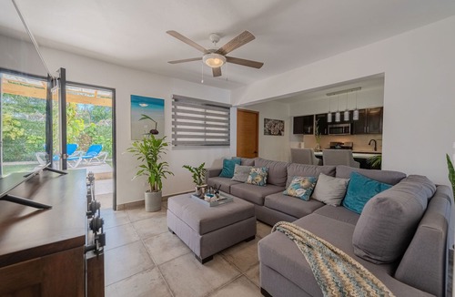 El Batey Villa | Villa Sunrise - 7BR + Pool in the heart of Sosua