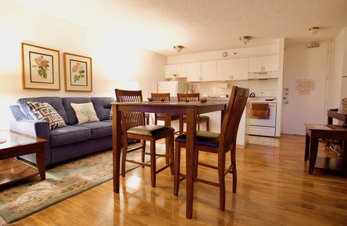 Waikiki Apartment | Waikiki Banyan Hi Fl-King& Full- Diamond Head & Ocean-Free Parking - Walk 2 bch.
