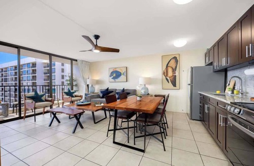 Waikiki Condo | Waikiki Banyan retreat - lanai & ocean views