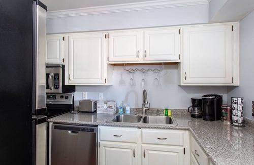 Rutledge Hill Condo | Walk 2 Bars|Free Parking|Balcony