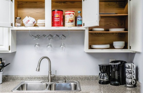 Rutledge Hill Condo | Walk 2 Bars|Free Parking|Balcony