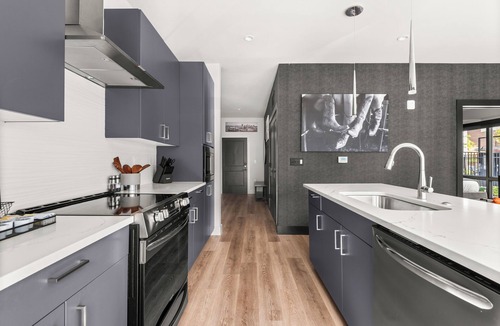West End Condo | Walkable to Vandy. 2 King BR. 2 BA. Upscale West End Gem. Pool. Gym. Parking.