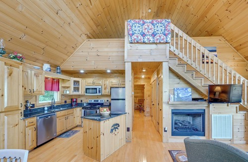 Fancy Gap Cabin | Warm & Cozy Cabin w/Deck on Top of the Blue Ridge