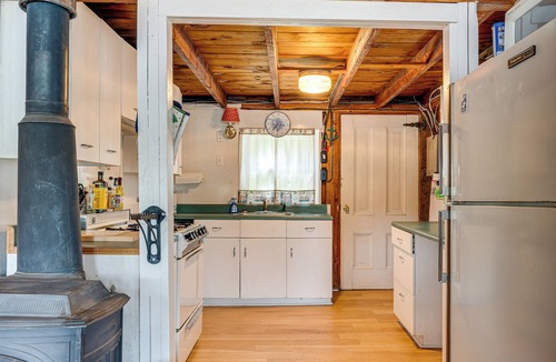 Fair Haven Cottage | Waterfront Home on Lake Champlain w/Dock & Kayaks