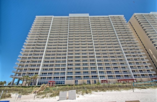Long Beach Condo | Welcome to Majestic! Beach Supplies provided, Free WiFi!