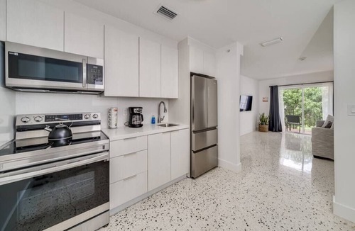 Wynwood Art District Apartment | Wynwood Charm 4, Live the art.1 Free Gated Parking