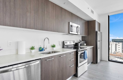 Downtown Miami Apartment | X Lounge-Contemporary Corner Residence