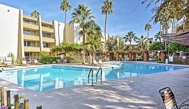 < 1 Mi to Old Town! Couples Haven w/Pool Access