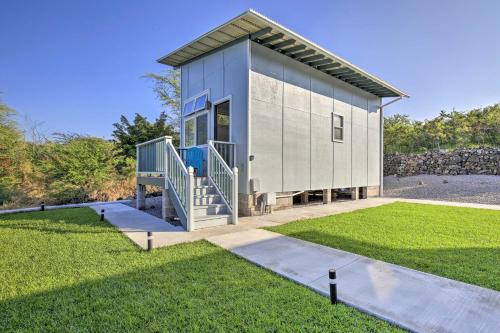 1 Mile to Magic Sands Beach: Kailua-Kona Cottage