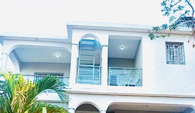 100 m2 BIG Apartment With AC, Free ParKing + WIFI Near JUMBO Supermarket