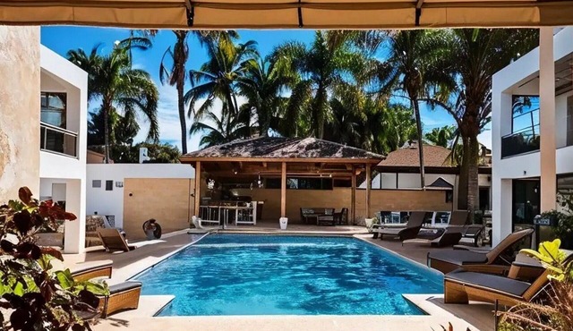 16BR Villa: Pool, 2-Min Walk to Beach, Billiard & Gourmet Chef