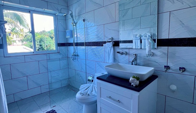 2-bedroom apartment in welcoming Sosúa with WiFi, AC