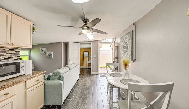 2 Mi to Public Pool! Cozy Naples Cottage w/Patio