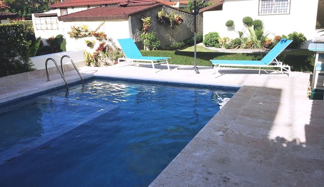 2BD kids-friendly villa in gated residence, pool, steps from tennis court