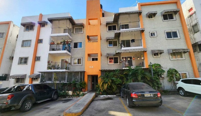 5 minutes to the theme park! Family-sized condo with game room & deck