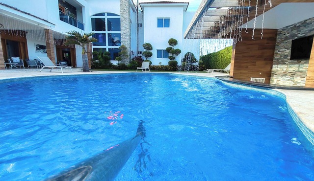 5BR Luxury Retreat w/Private Pool, Jacuzzi & On-Site Staff + Bonus