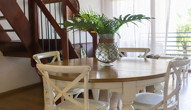 7. Cozy 2-bedroom apartment facing the golf course