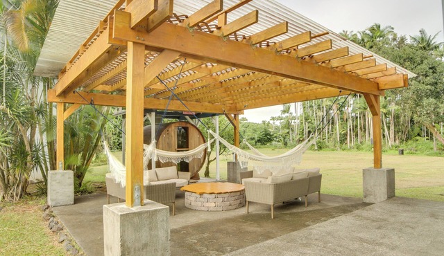 7 Mi to Hilo Beaches: Peaceful Retreat w/ Sauna