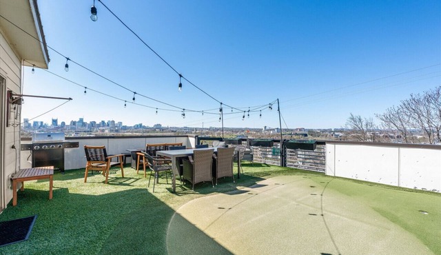 8min to Downtown + Rooftop Golf, Grill, & Firepit!