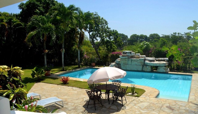9BD guest-friendly complex, 2 pools, free shuttles, fully furnished and equipped