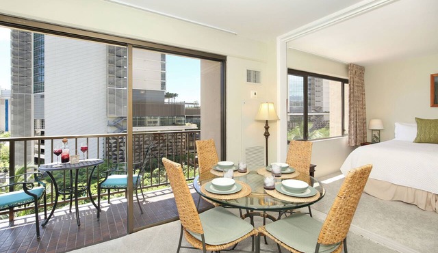 A Repeat Guest Favorite! Great location! FREE Parking & Wi-Fi, Pool & more!