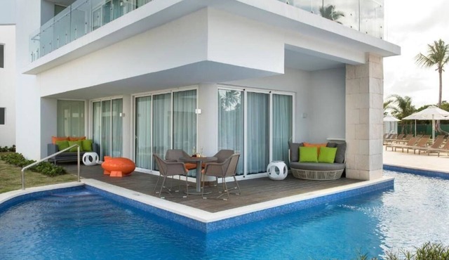 ALL-INCLUSIVE Swim-Up Suite: Direct Pool Access/Own Terrace; Premium Benefits