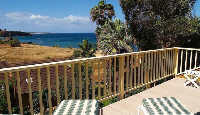 ALMOST OCEAN FRONT.Deluxe Renovated Expansive Ocean View