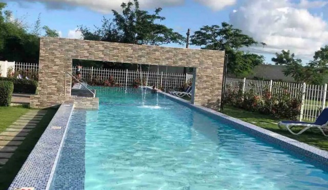 Amazing Apartment with pool 25min from The Airport