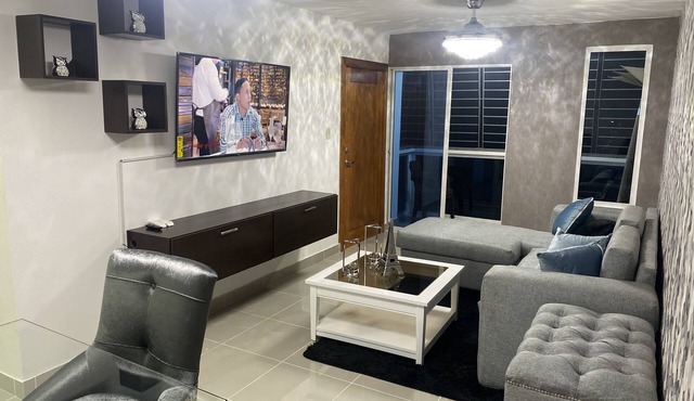Apartment Santiago De Los Caballeros Entire place 3bd, ac, hot water, dry&washer
