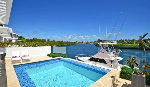 Beach Villa at Punta Cana with private pool, WIFI & BBQ