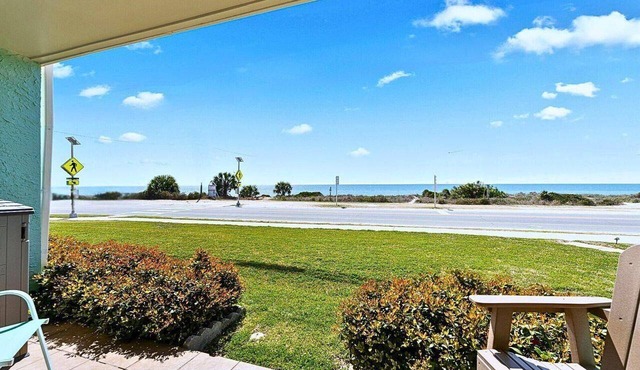 Beachfront Condo with Pool, Bunks and Gulf Views