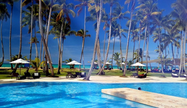 Beachfront Luxury Apartment: Steps from the most beautiful beach on the island