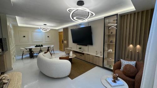 Beautiful Suite with BBQ Grill, Pool & Gym