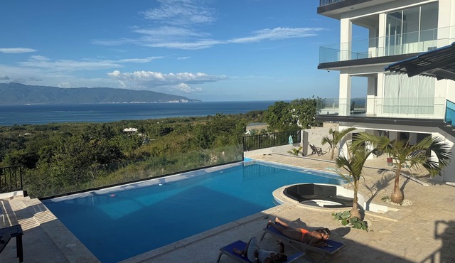 Beautiful 8-bedroom villa with AC in charming Barahona