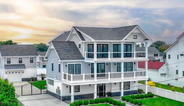 Beautiful bayfront 5-bedroom, 4.5-bathroom home with in-ground pool!