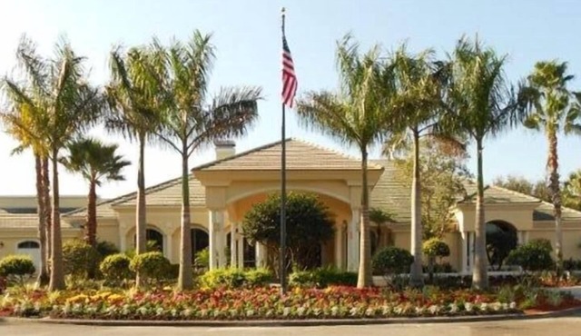 Beautiful Condo In Gated Golf Community Overlooking 17th Green And Lake