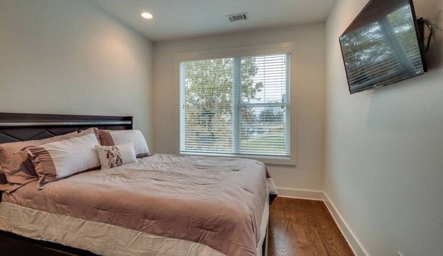 Beautiful Downtown/Rtop Deck/12 Beds