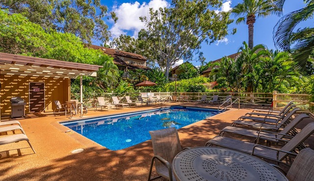 Beautiful oceanfront condo with lanai, pool, beach access, & washer/dryer