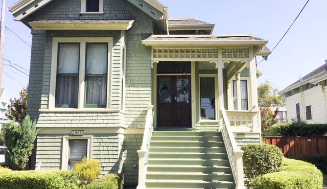 Beautiful Victorian Home- In the heart of Alameda. Minutes from San Francisco